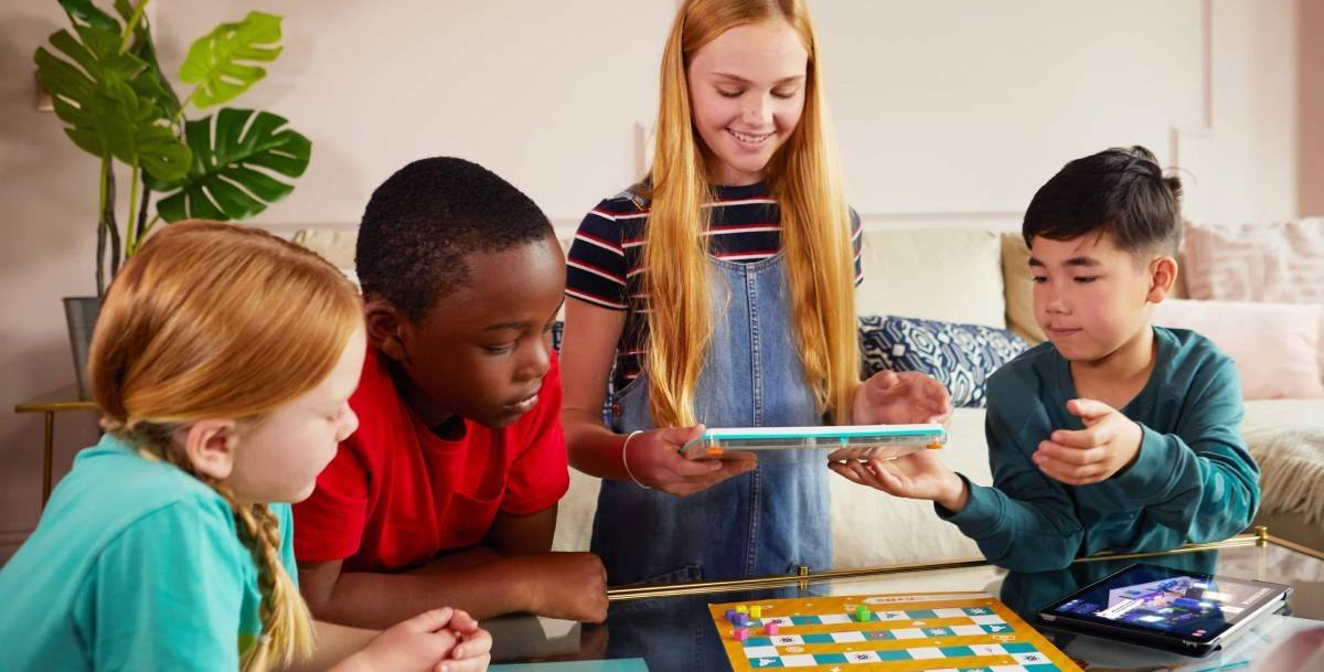 kids playing board games